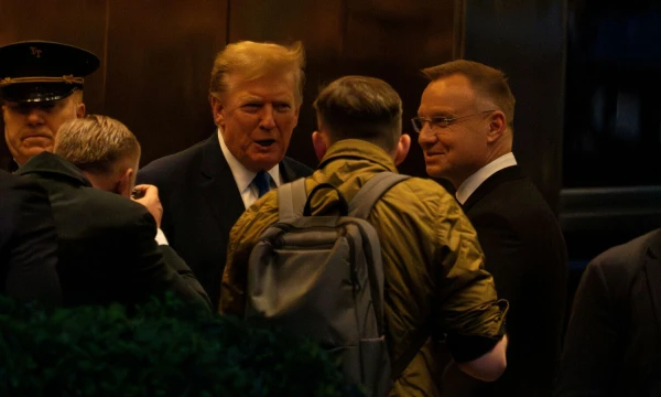 Donaldas Trumpas, buvęs JAV prezidentas, ir Andrzejus Duda, Lenkijos prezidentas, pirmojo privataus susitikimo JAV metu. Davido 'Dee' Delgado („Reuters“/„Scanpix“) nuotr.