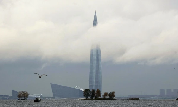 „Gazprom“ būstinė Sankt Peterburge. Dmitrijaus Lovetskio („AP Photo“ / „Scanpix“) nuotr.