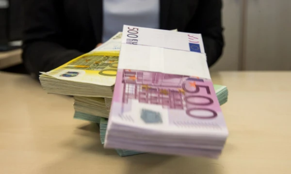 Minimalią mėnesio algą Lietuvoje gauna apie šimtą tūkstančių nekvalifikuotų dirbančiųjų. Juditos Grigelytės (VŽ) nuotr.