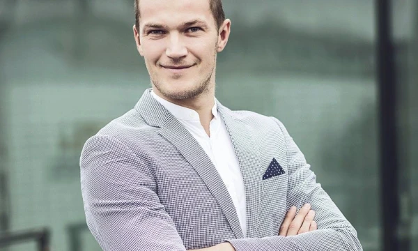 Marijus Štilinis, IT sprendimus ir paslaugas teikiančios „Atea“ personalo vadovas, mano, kad produktyvų dialogą su tūkstantmečio kartos darbuotojais pavyks užmegzti tik tada, kai užuot bandę juos suvaržyti pripažinsite kaip partnerius, siekiančius tų pačių tikslų. Bendrovės nuotr.
