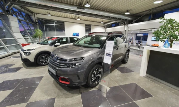 Naujasis savininkų registras nutaikytas į nesąžiningus naudotų automobilių pardavėjus, tačiau liečia absoliučiai visus. Lino Butkaus (VŽ) nuotr.