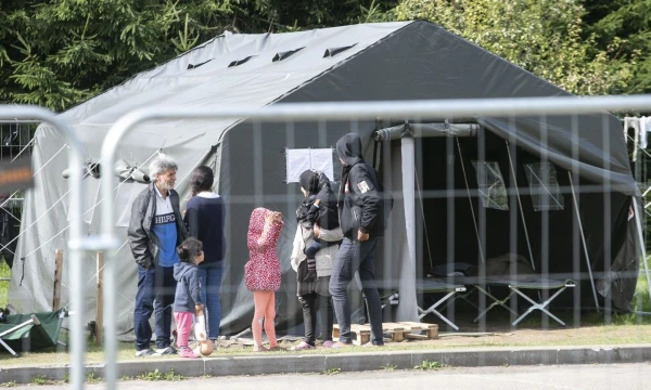 Migrantai Padvarionių užkardoje. Valdo Kopūsto („15min./„Scanpix“) nuotr.