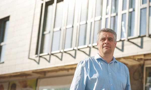 Dainius Bergelis, UAB „Optita“ bendraturtis, direktorius: „Didieji NT banginiai į mažus miestelius neina, nes tikriausiai nemato perspektyvų. Mes projektų čia nebijome imtis.“ Jurgitos Bergelienės nuotr.