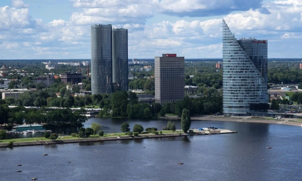 Latvijos sostinėje Rygoje vidutinis atlyginimas gerokai viršija kitus regionus. Vladimiro Pesnios („Sputnik“ / „Scanpix“) nuotr.