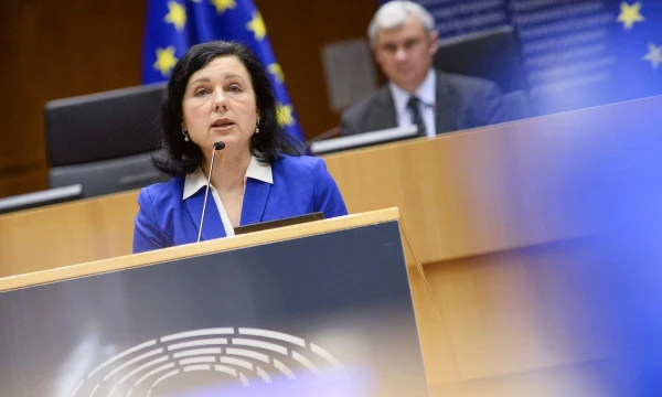 EK pirmininkės pavaduotoja Vera Jourova. Johanna Geron (AFP/„Scanpix“) nuotr. 