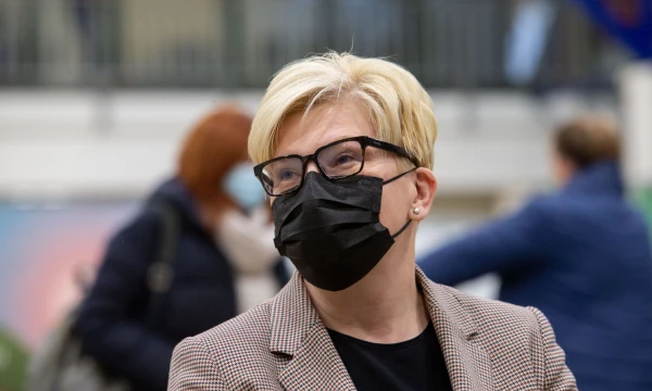 Ministrė pirmininkė Ingrida Šimonytė skiepijasi „Litexpo“ vakcinacijos centre Vilniuje. Juditos Grigelytės (VŽ) nuotr.