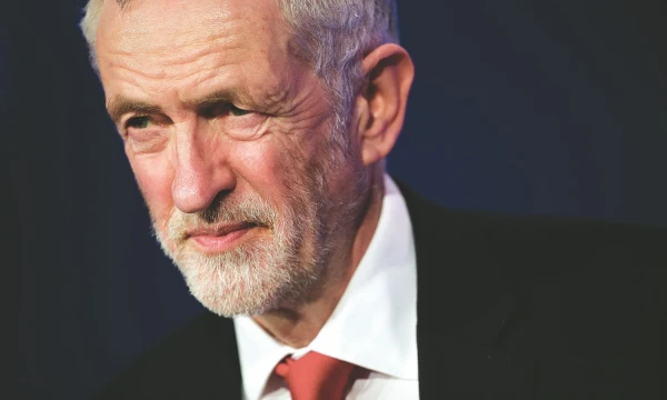 JK Leiboristų partijos lyderiui Jeremy Corbynui reikia užsitikrinti, kad daugiau jo partijos narių nepasitrauktų iš partijos. HANNAH MCKAY („Reuters“/ „Scanpix“) nuotr.