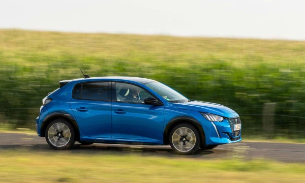 Elektra varomas 208 išoriškai beveik niekuo nesiskiria nuo tradicinių versijų. Markuso Heimbacho nuotr.