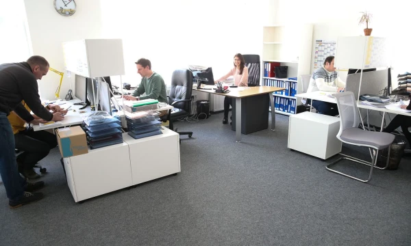 Aukštos pridėtinės vertės nekuriančioms ir patentų neturinčioms IT bendrovėms išsilaikyti sunkiau. Vladimiro Ivanovo (VŽ) nuotr.