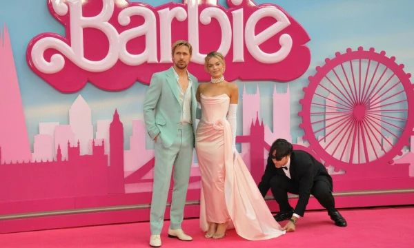 Kenas ir Barbė – Ryanas Goslingas ir Margot Robbie. Fredo Duvalio (SOPA / „Scanpix“) nuotr.