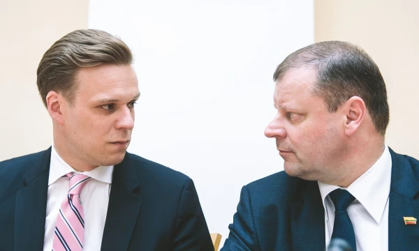 Premjeras Saulius Skvernelis ir TS-LKD lyderis Gabrielius Landsbergis pasirašė susitarimą, kuriuo konservatoriai įsipareigojo balsuoti už urėdijų reformą, o Vyriausybė – grąžinti PVM lengvatą šildymui.
Vladimiro Ivanovo (VŽ) nuotr.