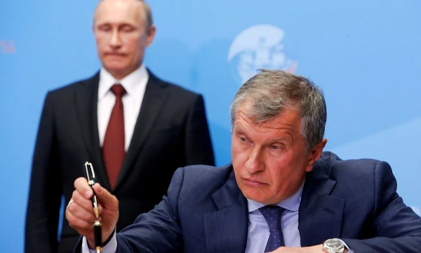 Igoris Sečinas, „Rosneft“ vadovas, ir Vladimiras Putinas, Rusijos prezidentas. Sergejaus Karpukhino („Reuters“ / „Scanpix“) nuotr.
