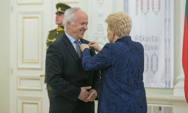 Prezidentė įteikia Valstybės apdovanojimus. Juliaus Kalinsko („15min.lt“ / „Scanpix“) nuotr.