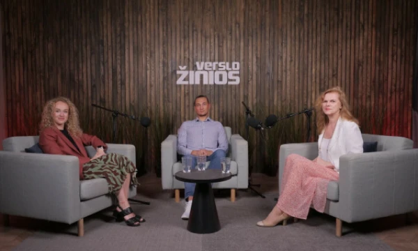 „Swedbank“ verslo klientų tvarumo srities vadovė Giedrė Padaigienė, „Ignitis“ tvarumo sprendimų vadovas Eugenijus Šegurovas ir moderatorė Vilija Ramanauskienė.