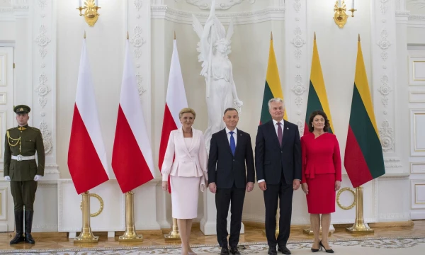 Andrzejus Duda, Lenkijos prezidentas, Gitanas Nausėda, Lietuvos prezidentas, bei pirmosios ponios. Mindaugo Kulbio (AP/„Scanpix“) nuotr.