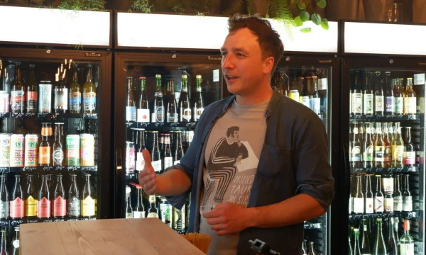 Tomas Savickis, MB „Rabarbaras“, valdančios aludę „Vingiu Dubingiu“, direktorius. Gabijos Sabaliauskaitės (VŽ) nuotr.