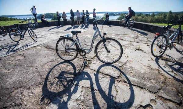 Lietuvoje yra ką aplankyti – daugiau kaip 900 piliakalnių, 700 pilių, per 100 pažintinių takų, tačiau daug kur trūksta infrastruktūros – maitinimo įstaigų, pramogų. Juditos Grigelytės (VŽ) nuotr.