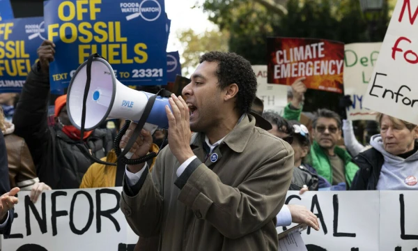 Protestas prieš iškastinio kuro gavybą. Niujorkas, 2023 11 03. Ginos M Randazzo („ZUMA Press Wire“ / „Scanpix“) nuotr.