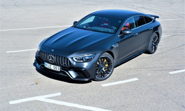 Įspūdingas AMG GT dizainas – tik įžanga į jo keliamų emocijų pasaulį. Lino Butkaus (VŽ) nuotr.