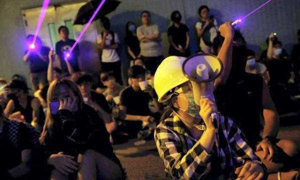 Protestų Honkonge akimirkos.  Valeriy Melnikov, Kai Pfaffenbach, Willy Kurniawan, Philip Fong, Kim Hong-Ji, Issei Kato, Manan Vatsyayana, Carolyn Kaster, Ann Wang („RIA Novosti“/AFP/„Scanpix“/„Reuters“) nuotr.