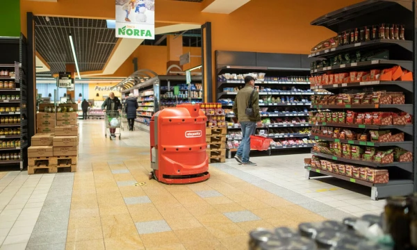 Siekdama palengvinti parduotuvėse švarą prižiūrinčių specialistų darbą „Norfa“ išbandė grindų plovimo robotus – inovacija pasiteisino, jie bus „įdarbinti“ 45-iose didžiosiose tinklo parduotuvėse.