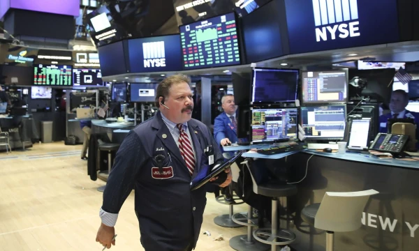 (180521) -- NEW YORK, May 21, 2018 (Xinhua) -- Traders work at the New York Stock Exchange in New York, the United States, on May 21, 2018. U.S. stocks closed higher on Monday. The Dow rose 1.21 percent to 25,013.29, and the S&P 500 rose 0.74 percent to 2,733.01, while the Nasdaq increased 0.54 percent to 7,394.04. (Xinhua/Wang Ying)  - Wang Ying -//CHINENOUVELLE_CHINE012501/Credit:CHINE NOUVELLE/SIPA/1805220847