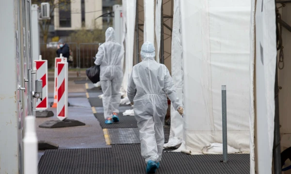 Mobilus koronaviruso patikros punktas Vilniuje. Juditos Grigelytės nuotr.