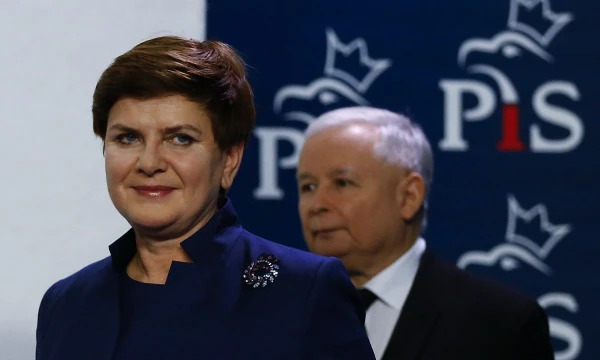 Jaroslaw Kaczynski, leader of Law and Justice (PiS) party and Beata Szydlo, party's candidate for prime minister arrive for a news conference at the headquarters in Warsaw, Poland November 9, 2015. REUTERS/Kacper Pempel