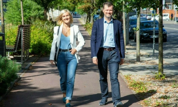 Rolanda Lipnevičiūtė, „Eurovaistinių“ tinklo komunikacijos vadovė, ir Kęstutis Gečas, „Hero group“ vykdantysis partneris. Vladimiro Ivanovo (VŽ) nuotr.