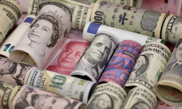FILE PHOTO: Euro, Hong Kong dollar, U.S. dollar, Japanese yen, British pound and Chinese 100-yuan banknotes are seen in a picture illustration shot January 21, 2016.   REUTERS/Jason Lee/Illustration/File Photo