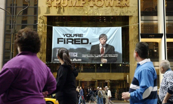 Naivu būtų sakyti, kad tai tik realybės šou epocha mus visus sukišo į televizorių, kuriame dingsta tradicinė politika. AP nuotr.