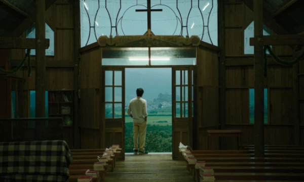 Kadras iš filmo „Geltonajame šilkverpio kokone“.