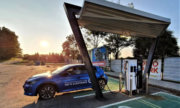 Šiandien elektromobiliai Lietuvoje sudaro 0,02% lengvųjų automobilių parko. Lino Butkaus (VŽ) nuotr.