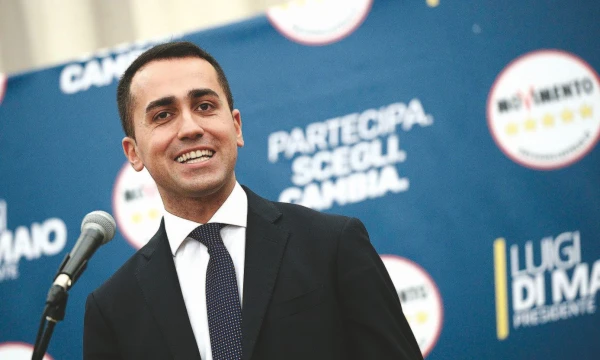 Luigi Di Maio vadovaujamas „Penkių žvaigždžių“ judėjimas triumfavo Italijos rinkimuose. Fabio Cimaglios („LaPresse“ / „Scanpix“) nuotr.