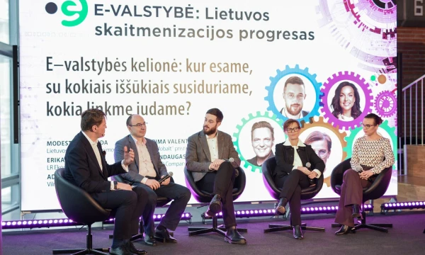 Diskusija „E–valstybės kelionė: kur esame, su kokiais iššūkiais susiduriame, kokia linkme judame?“ Mindaugas Glodas, „NRD Companies“ generalinis direktorius, Modestas Gelbūda, Lietuvos Respublikos Seimo kancleris, Adomas Bužinskas, Vilniaus miesto savivaldybės administracijos direktorius, Rima Valentukevičienė, Lietuvos skaitmeninių technologijų asociacijos „Infobalt“ prezidentė ir Erika Kuročkina, LR Ekonomikos ir inovacijų viceministrė.