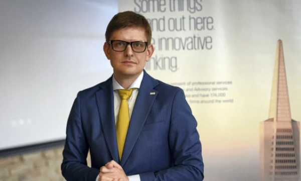 „Praktikoje yra buvęs ne vienas atvejis, kai pirkėjas, pamatęs nesutvarkytus procesus įmonės viduje, pasitraukia nuo derybų stalo“, – didžiausią šalies SVV bėdą įvardina Darius Klimašauskas, audito, mokesčių ir konsultavimo paslaugų „KPMG Baltics“ finansų skyriaus vadovas. Ryčio Galadausko nuotr.