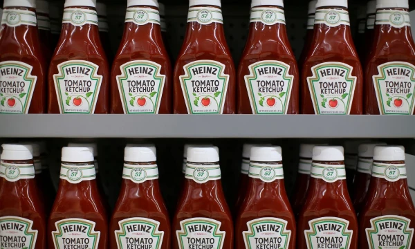 FILE PHOTO: Heinz tomato Ketchup is show on display during a preview of a new Walmart Super Center prior to its opening in Compton, California, U.S., January 10, 2017.  REUTERS/Mike Blake/File Photo                        GLOBAL BUSINESS WEEK AHEAD