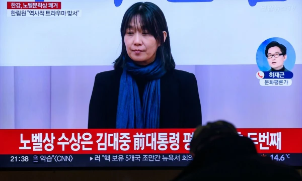Pirmoji Pietų Korėjos literatūros nobelistė Han Kang. Jae-Hwan (SOPA / „Scanpix“) nuotr. Pirmoji Pietų Korėjos literatūros nobelistė Han Kang. Jae-Hwan (SOPA / „Scanpix“) nuotr.