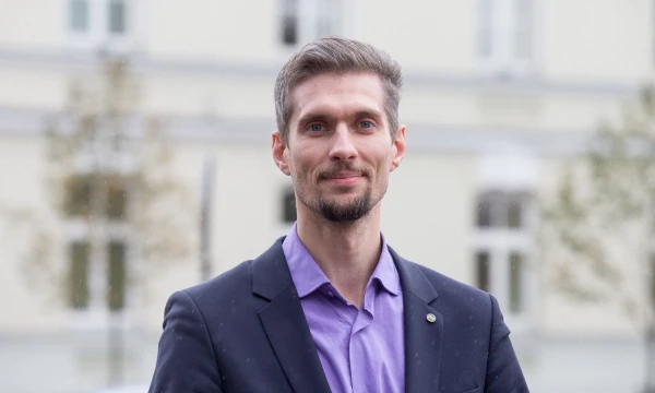 Darius Kiaulakis, UAB „Furniture Masters“, valdančios prekės ženklą „Čiužinių centras“, direktorius: „Esame labiau manufaktūra negu fabrikėlis. Todėl turėti savo parduotuvę mums būtų per brangu.“ Juditos Grigelytės (VŽ) nuotr.
