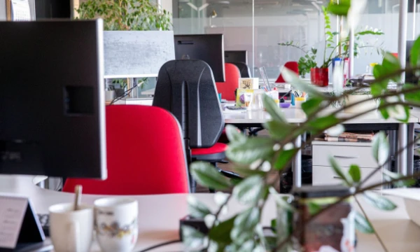 Tuščias biuras, paskelbtas karantinas. Juditos Grigelytės (VŽ) nuotr.