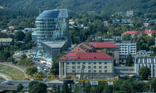 Verslas negaili kritikos dėl sprendimo Registrų centro serverius iškelti į buvusias Edukologijos universiteto patalpas. Vladimiro Ivanovo (VŽ) nuotr.. Juditos Grigelytės (VŽ) nuotr.