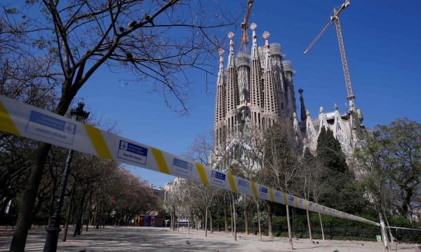 Uždaryta aikštė priešais Sagrada Familia bažnyčią Barselonoje. Pau Barrena (AFP/„Scanpix“) nuotr. 