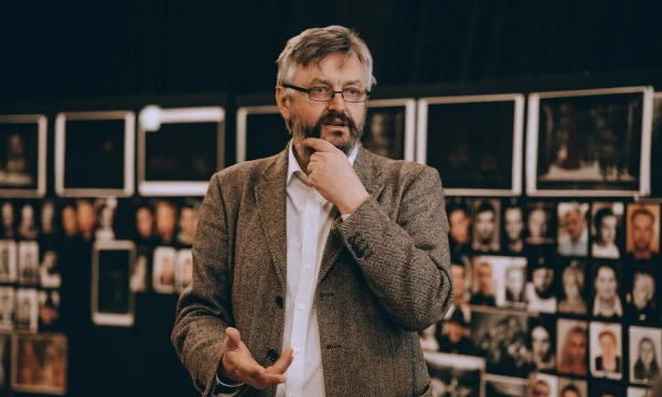 Spektaklio „Erinijos“ repeticija. Režisierius Sergejus Loznica. Marijos Frolovos nuotr.