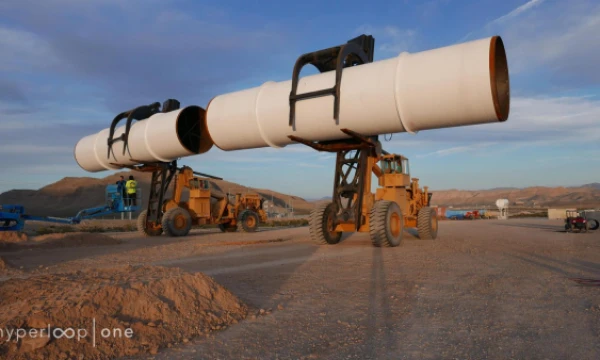 „Hyperloop“ technologijai pritaikyto tunelio vamzdis. „Hyperloop One“ nuotr. „Hyperloop“ technologijai pritaikyto tunelio vamzdis. „Hyperloop One“ nuotr.