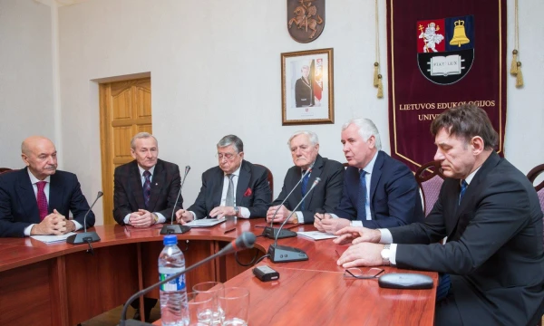 Vytauto Didžiojo ir Edukologijos universitetai pasirašė integracijos sutartį. Luko Balandžio („15min“ / „Scanpix“) nuotr.