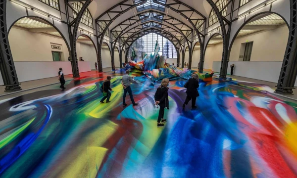 Katharinos Grosse instaliacija Berlino „Hamburger Bahnhof“ šiuolaikinio meno muziejuje veiks iki 2021-ųjų sausio. Johno Macdougallo (AFP / „Scanppix“) nuotr. 