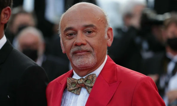 Dizaineris Christianas Louboutinas Kanų kino festivalyje.  2021 m. „Scanpix“ nuotr.