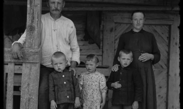 Tarpukario ūkininko šeima. Vlado Miškinio fotografija, Nacionalinis M. K. Čiurlionio dailės muziejus