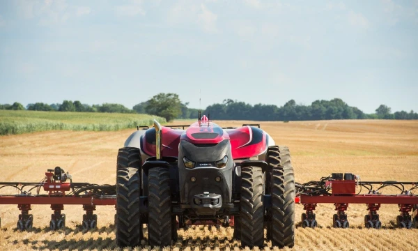 Savavaldis „Case IH“ traktorius neturi vairuotojo kabinos, tad jį valdyti galima tik kompiuteriu.
Gamintojo nuotr.