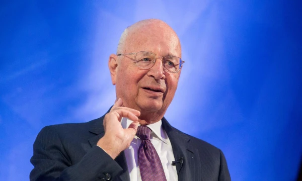 Pasaulio ekonomikos forumo įkūrėjas Klausas Schwabas sako, kad šiais laikais ne didelės žuvys praryja mažas, bet greitos žuvys – lėtas. Juditos Grigelytės (VŽ) nuotr.
